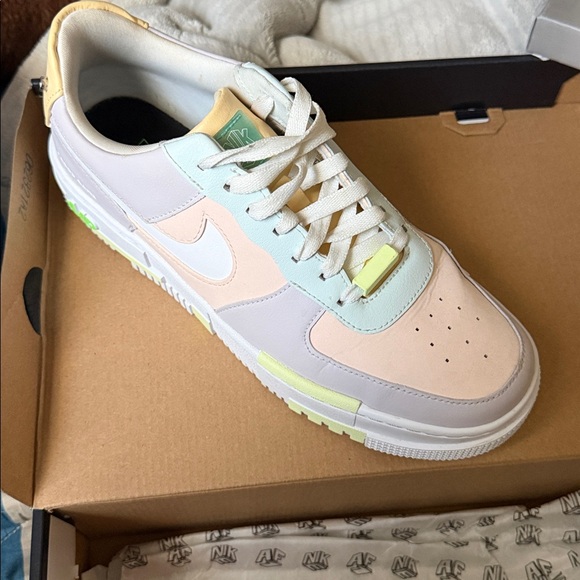 Nike Air Force 1 limited edition Low-Top Sneakers — White, Pink, Cream, Yellow - Picture 2 of 2